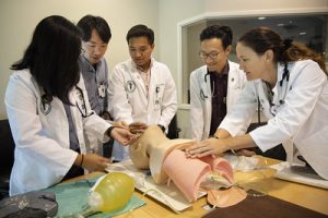 A GROUP OF DOCTORS PRACTICING.